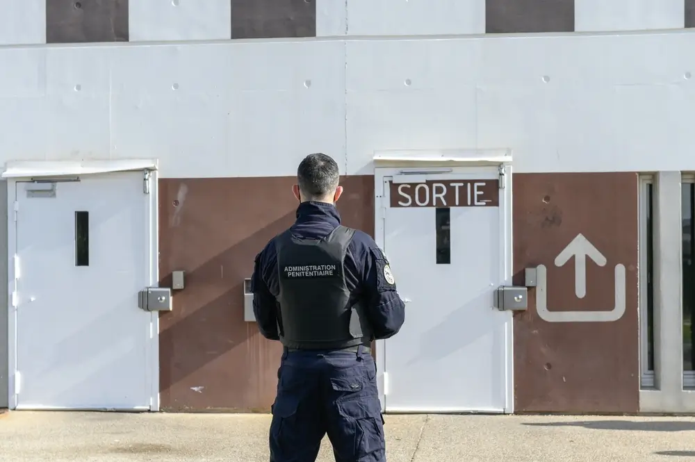 salaire gardien de prison belgique
